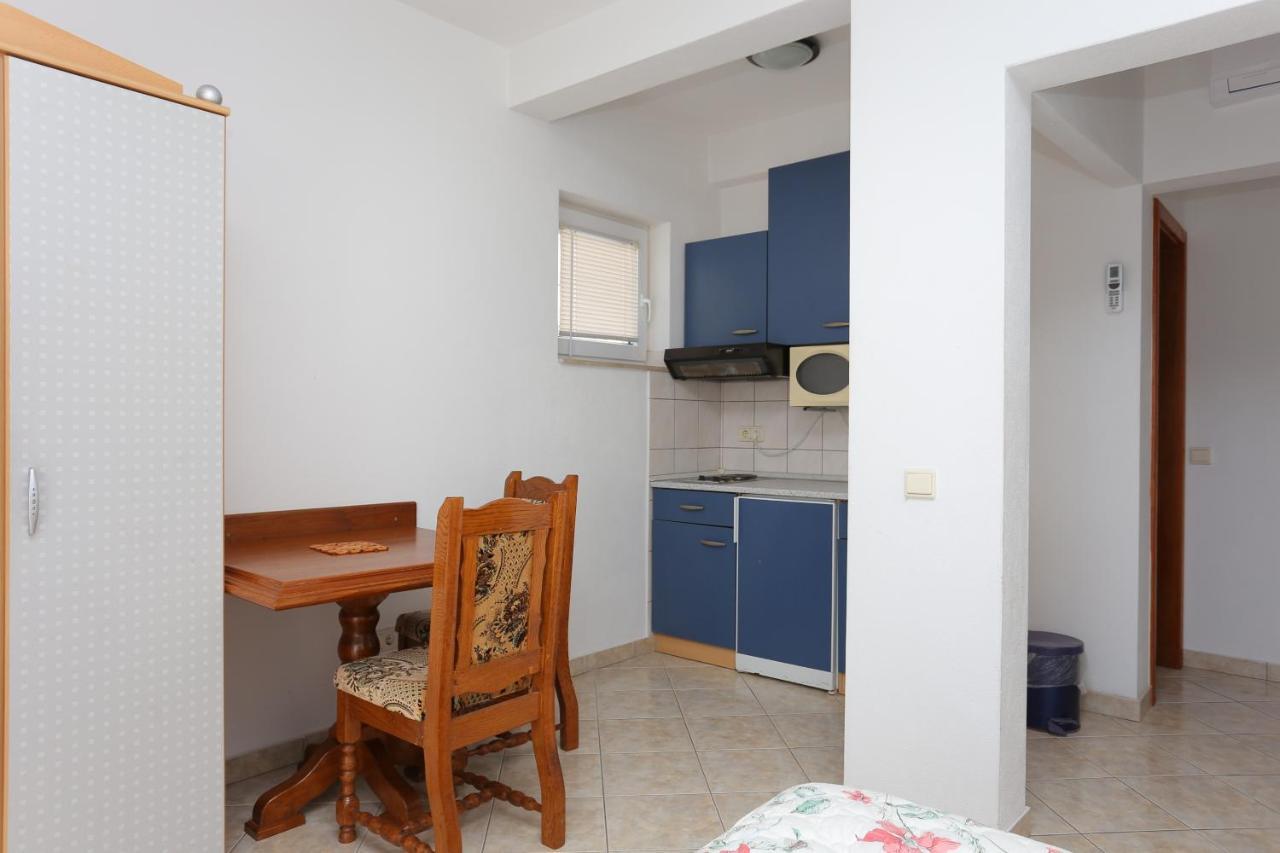 Apartments With A Parking Space Stanici, Omis - 2818 Tice Exterior photo